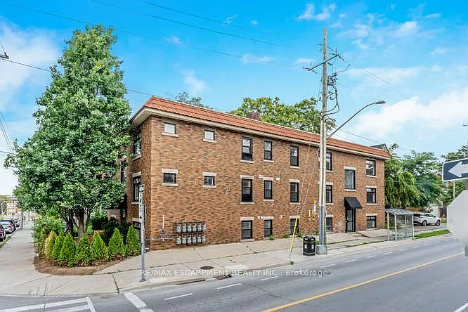 127 Victoria Ave S #1 — Photo 12