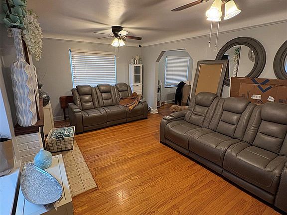 4th image of 18668 Robson St