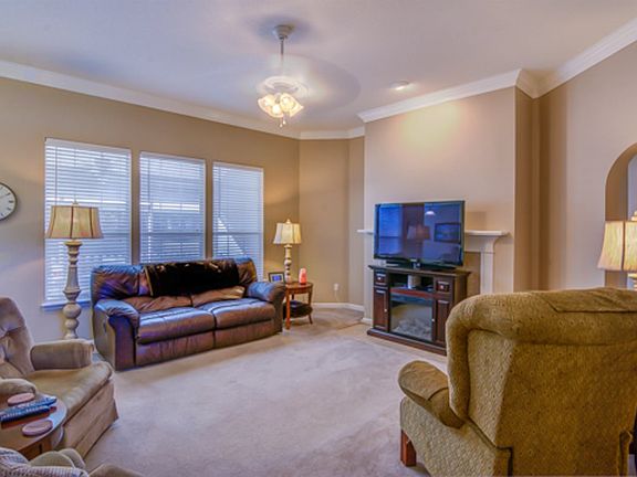 5th image of 140 Summerhill Cir
