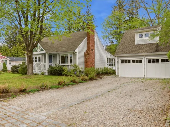 64 Lawndale Dr, Warwick, RI 02818