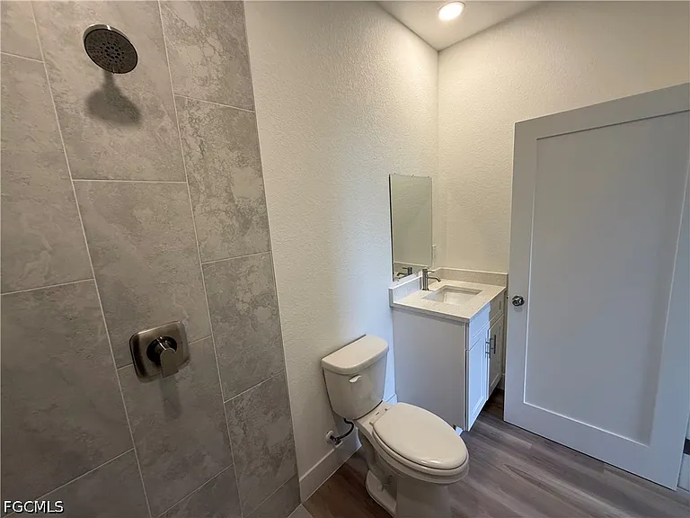 227 Ivan Ave S — Photo 8