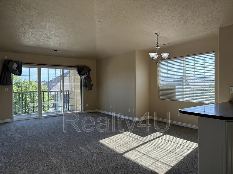 1212 W Spencer Rd #303 — Photo 4