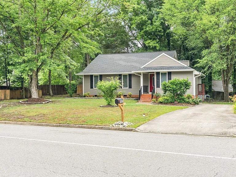 1902 Cambridge Dr — Photo 30
