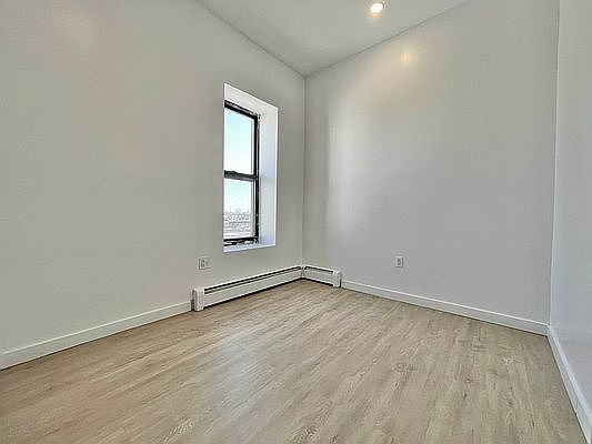 4th image of 879 De Kalb Ave #18C