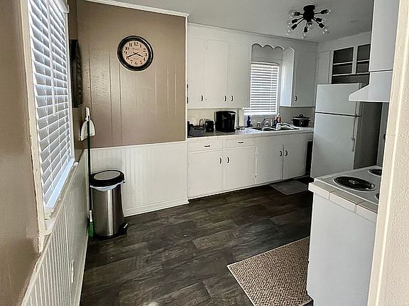 3rd image of 217 Bradley Ave