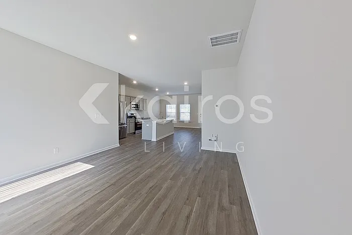 3 bed, 2.5 bath, 1300 sqft, $1,549 — Photo 3