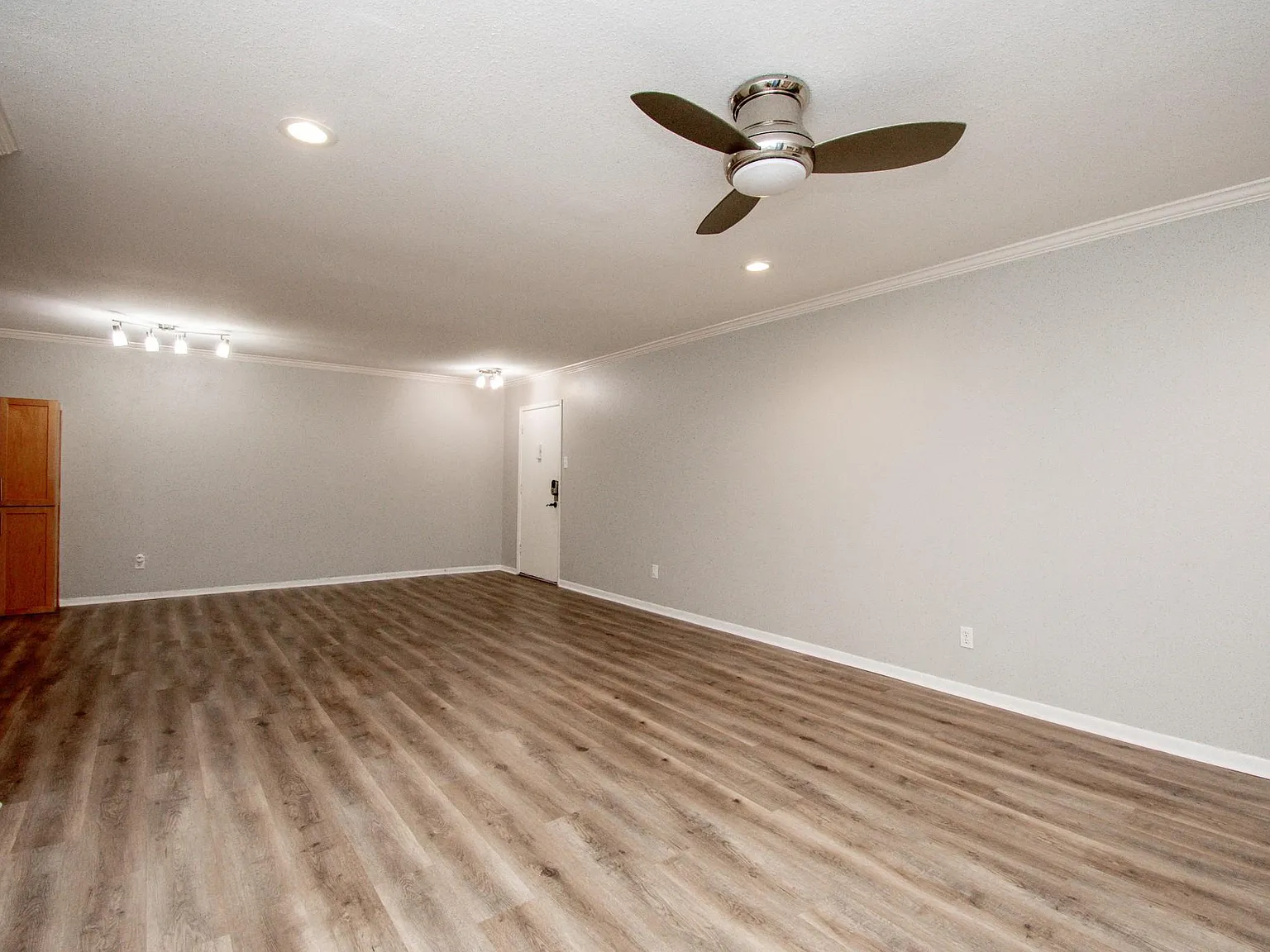 2 bed, 2.0 bath, 1306 sqft, $1,800 — Photo 4