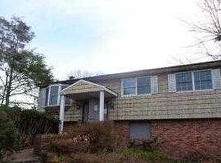 46 Montclair Dr, Selden, NY 11784