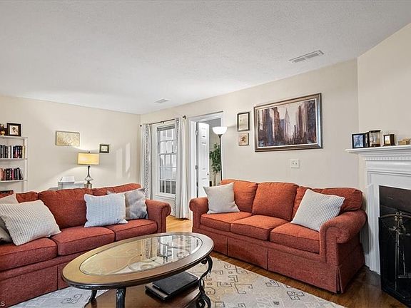5th image of 3313 Regents Park Ln Unit B