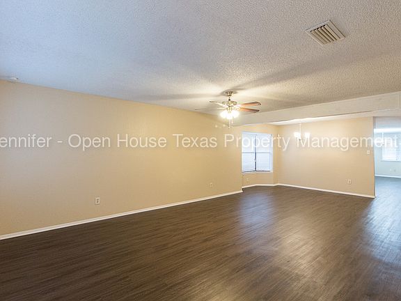 4th image of 2920 Oakridge Dr