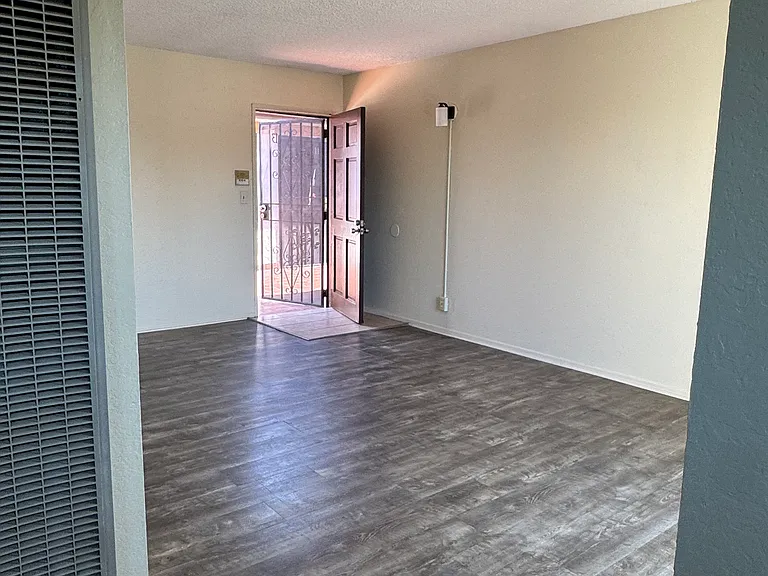 15 W Mountain View St #13 — Photo 2