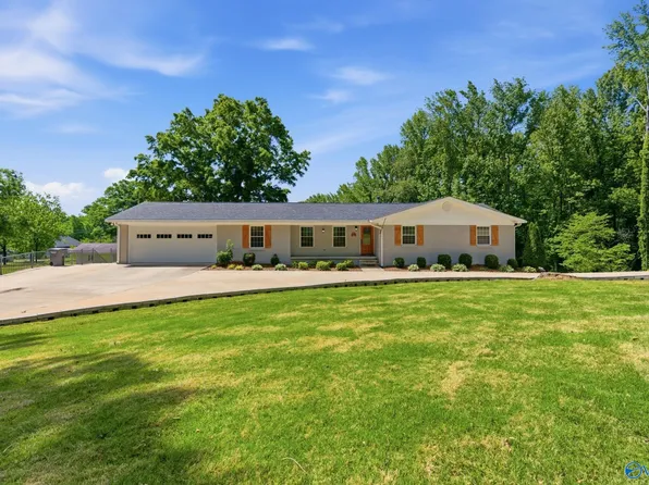 205 Penny Ln NW, Russellville, AL 35653