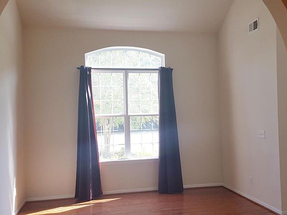 3rd image of 108 Orchard Park Dr