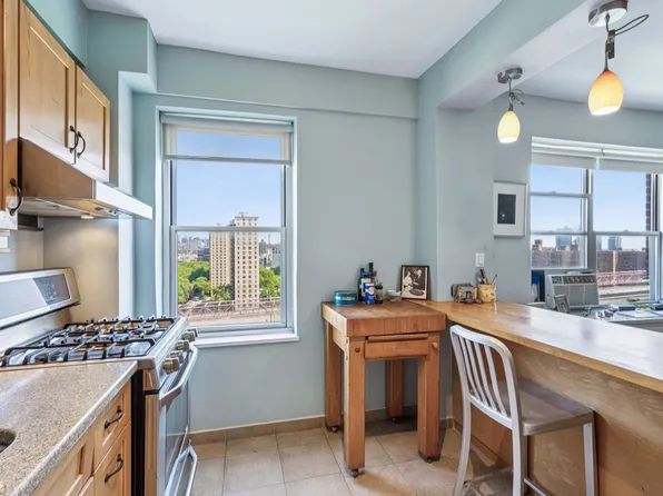 500 Grand Street image 5 of 8