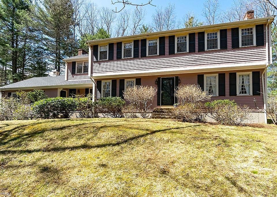 1st image of 10 Knollwood Dr