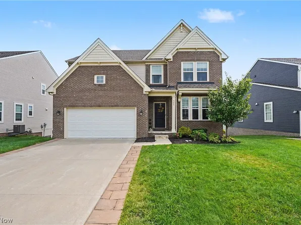 987 Hawkin Ln, Aurora, OH 44202