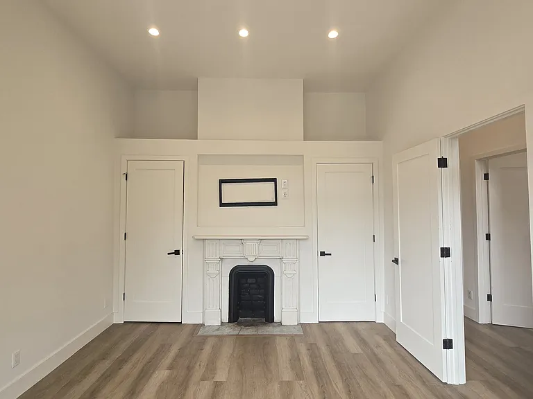 1649 La Salle Ave #1649 — Photo 18
