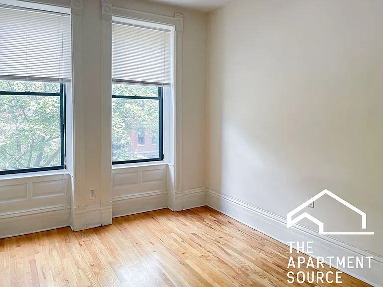 2950 N Racine Ave #2 — Photo 4