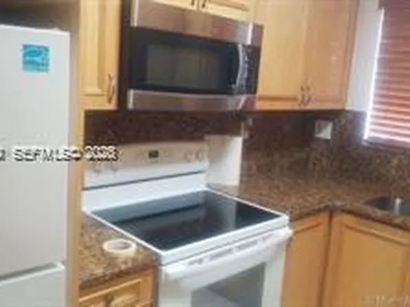 8089 NW 8th St APT 3, Miami, FL 33126