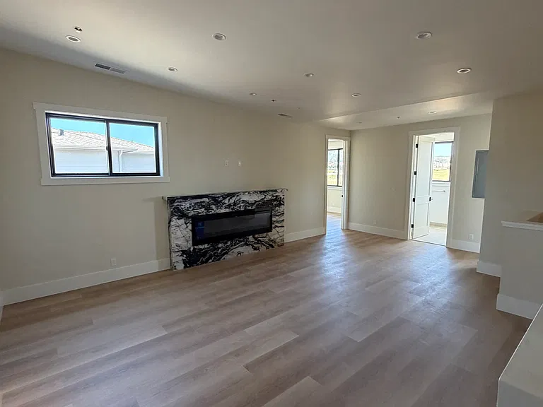 565 Seymour St — Photo 15