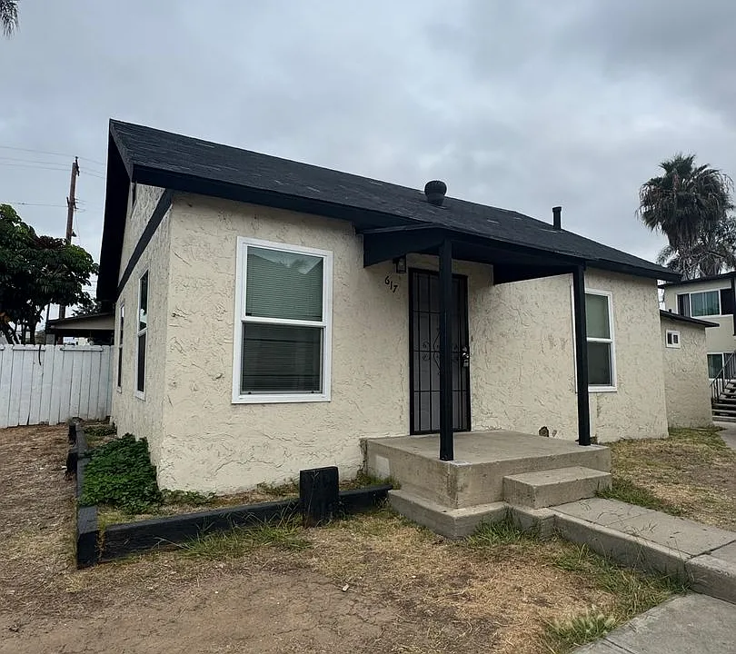 617-625 A Ave