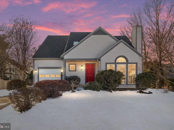 5 Rawlston Ct, Sterling, VA 20165