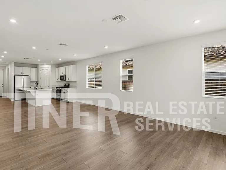 8112 Joecy Way — Photo 11