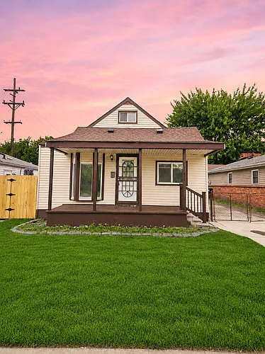 24641 Beverly St Photo 1