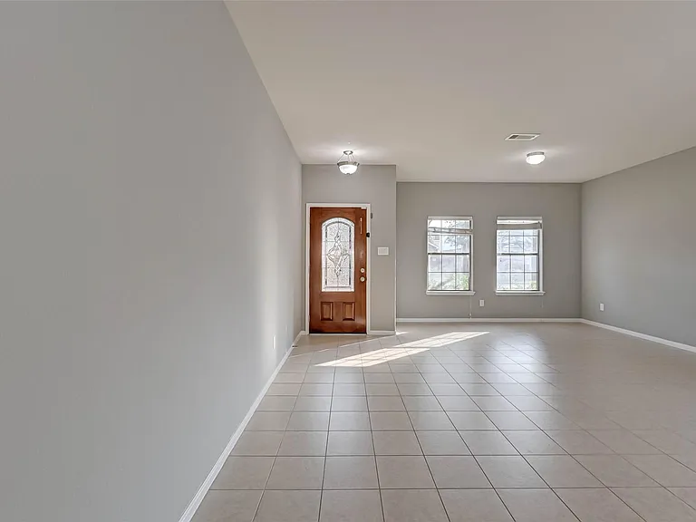 502 Mornington Ln — Photo 12