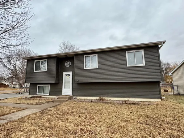 505 B St, Shelton, NE 68876