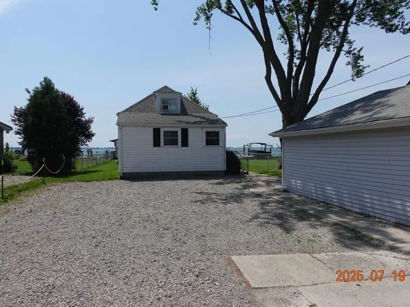8459 Dixie Hwy, Fair Haven, MI 48023