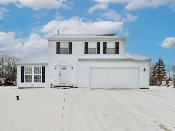 5 Mirage Ln, Clay, NY 13041