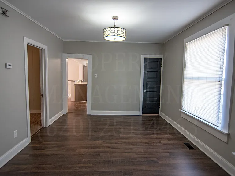 319 S 10th St — Photo 10