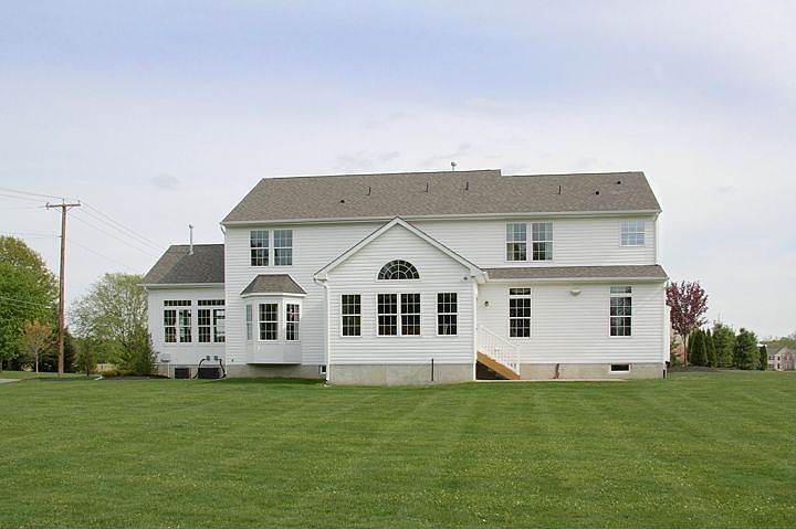 Home On One Acre Lot With Sprinkler System