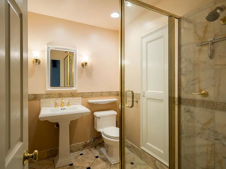 Downstairs Bathroom & Shower