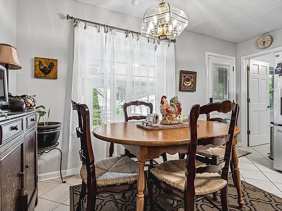 4th image of 2605 Surrey Wood Dr
