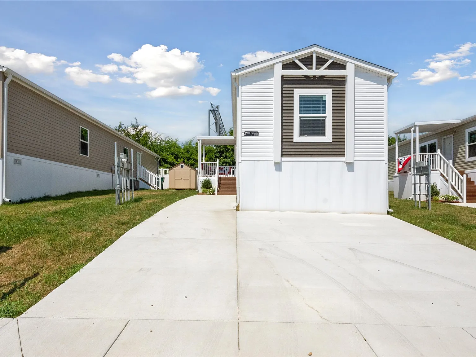 Holiday Village — Photo 3