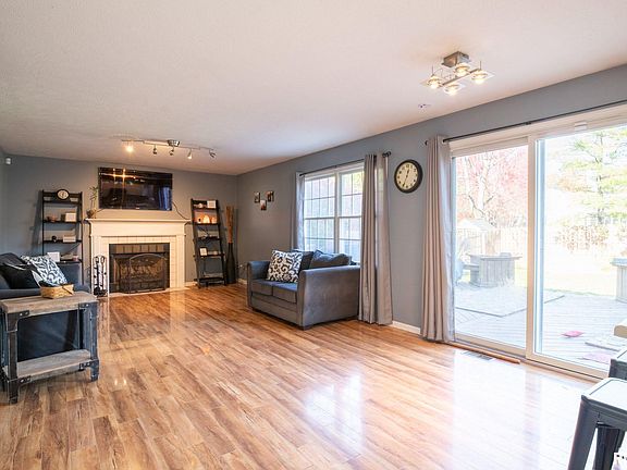 5th image of 4127 W Carrousel Ln