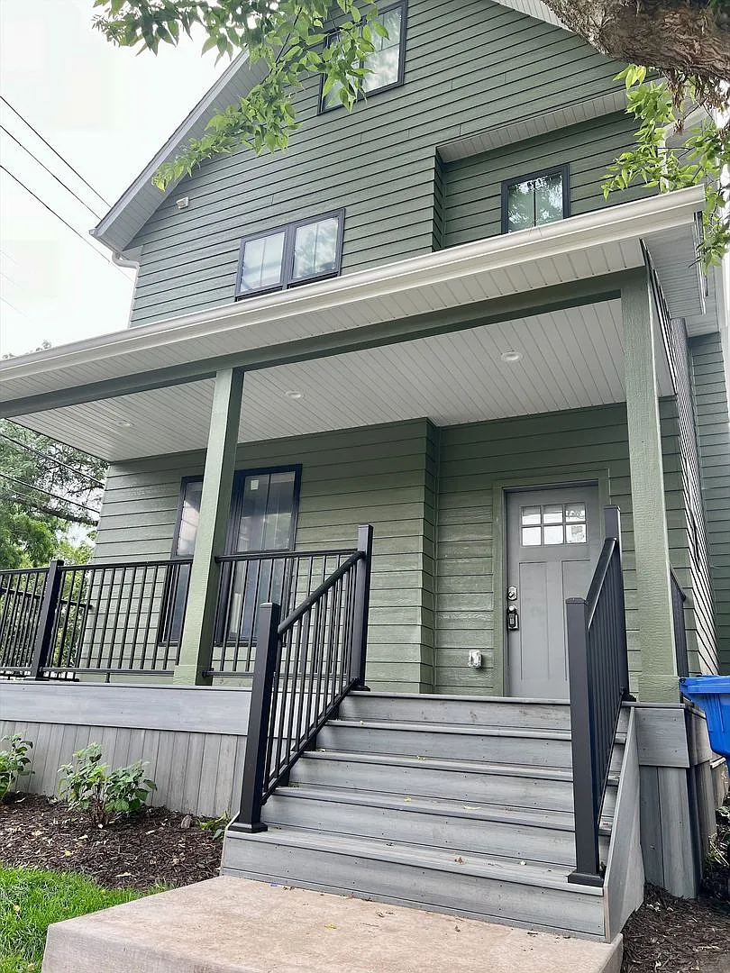Remodeled 10-Bedroom House in Dinkytown — Photo 2