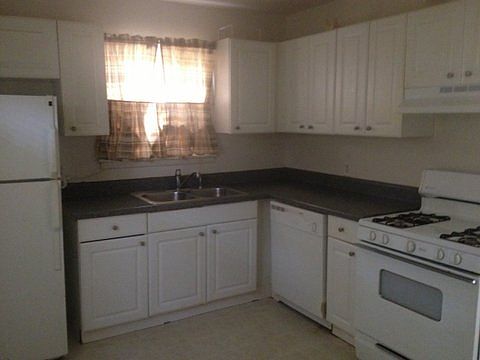 9805 Loblolly front kitchen_05032013