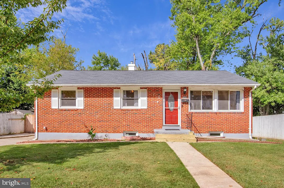 4 bed, 2.0 bath, 1560 sqft, $3,000 — Photo 1