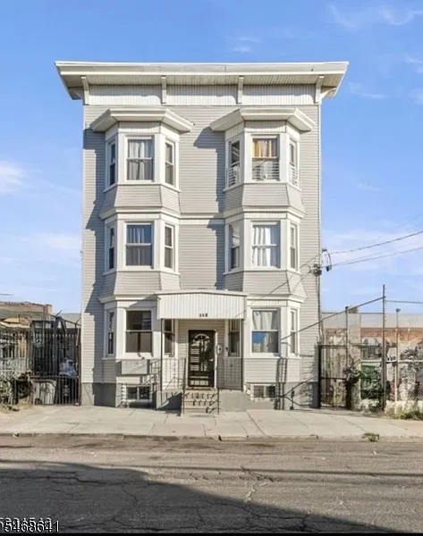 2 bed, 1.0 bath, $1,850 — Photo 1