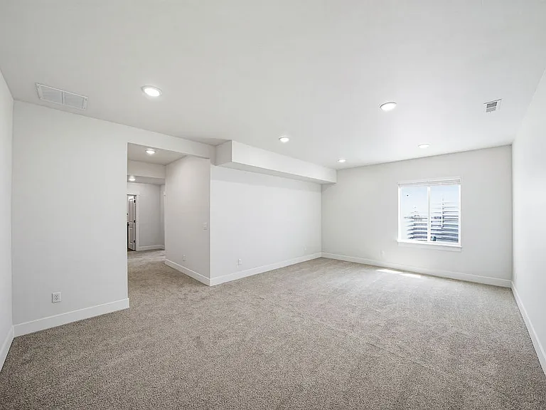 475 E River Ln — Photo 48