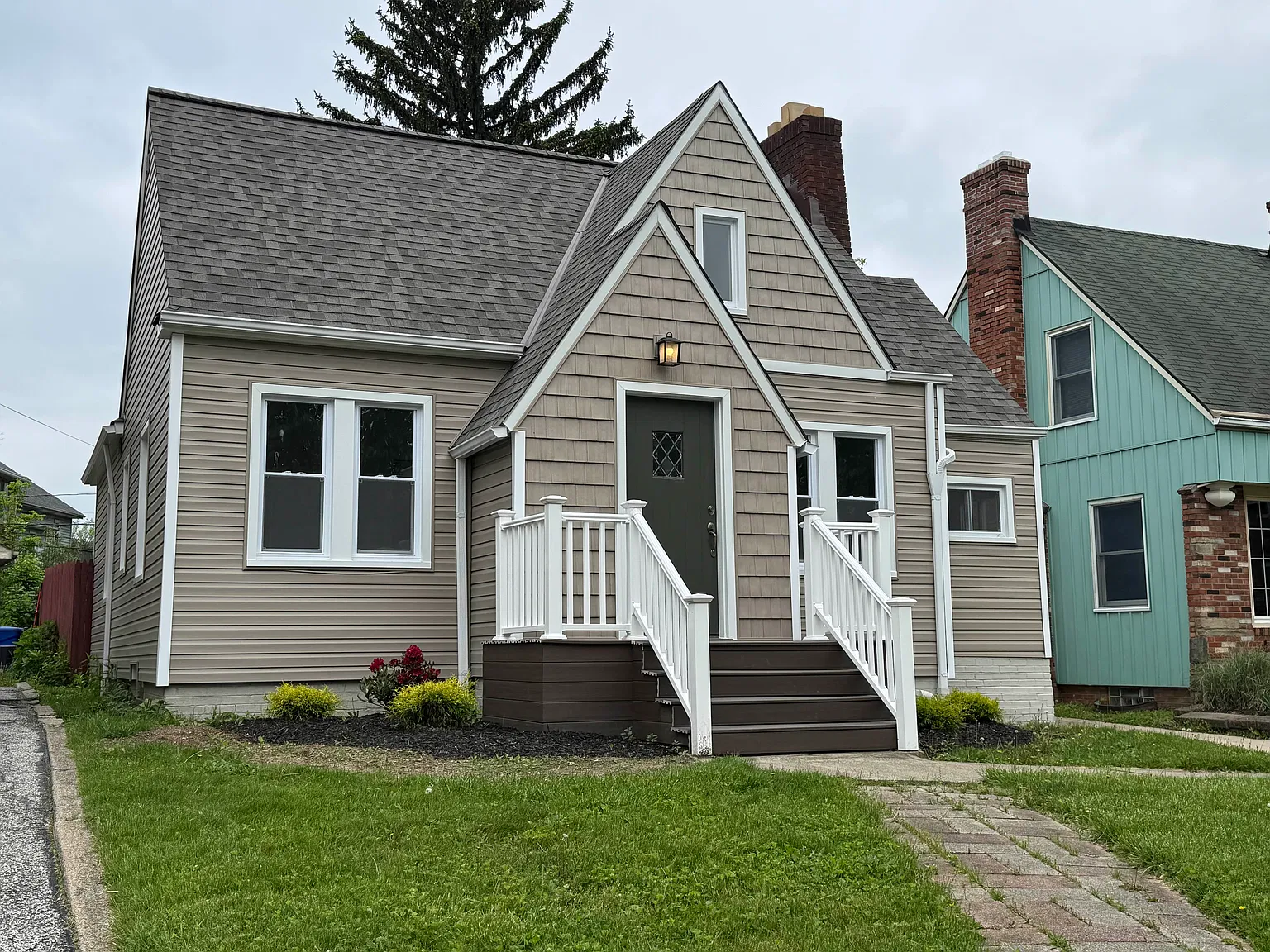 3 bed, 2.5 bath, 2028 sqft, $2,400 — Photo 2