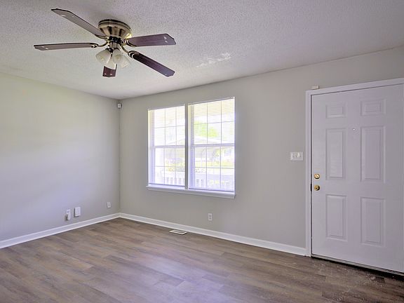 4th image of 409 Donna Dr