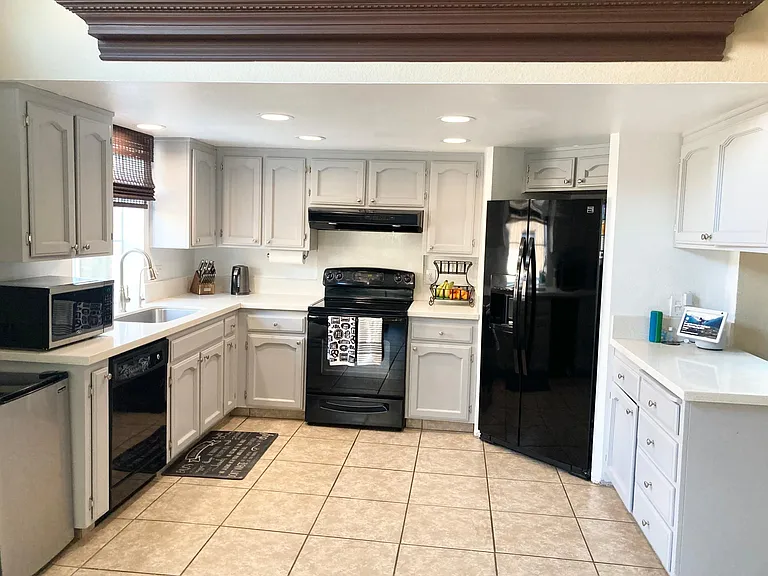 3564 W Princeton Ave — Photo 10