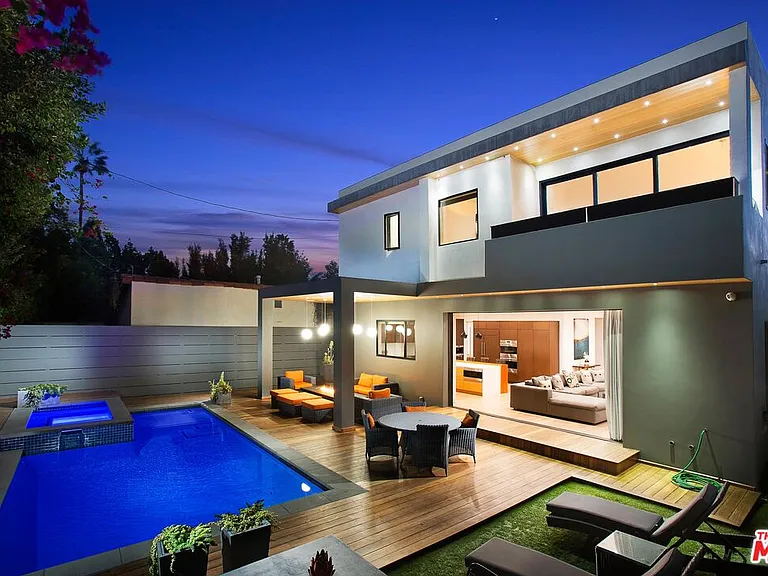 736 N Curson Ave — Photo 3
