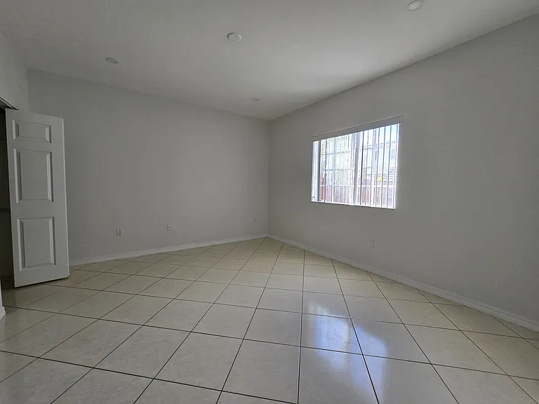 10924 SW 182nd Ln — Photo 10