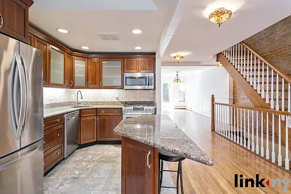 Rented by Link NY Realty | media 44