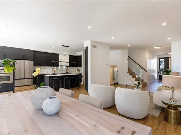 916 Steepleridge Ct, Kitchener, ON N2P 0B4